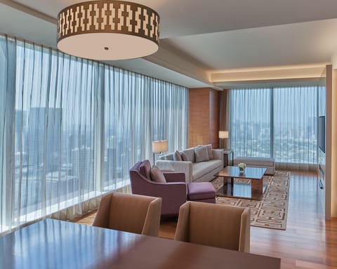 Grand Executive Suite | Living area | LED TV