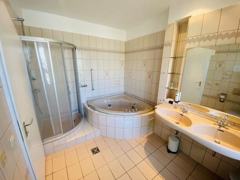 Family Room | Bathroom | Towels