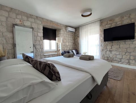 Standard Studio | In-room safe, soundproofing, free WiFi, bed sheets