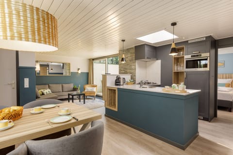 Deluxe Cottage | Living area