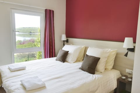 Deluxe cottage, 2 bedrooms | Free WiFi, bed sheets