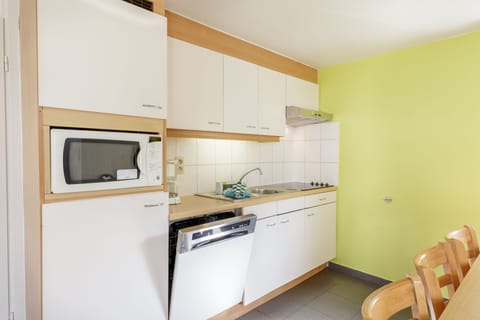 Standard Bungalow (Select holidayhouse) | Private kitchen | Electric kettle, toaster, highchair