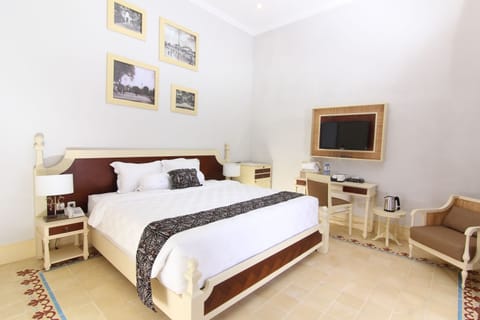 Double Room | Minibar, in-room safe, desk, free WiFi