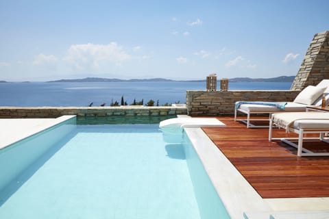 Indoor pool, seasonal outdoor pool, sun loungers