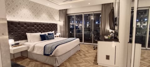 Hazel Suite | Premium bedding, minibar, in-room safe, desk