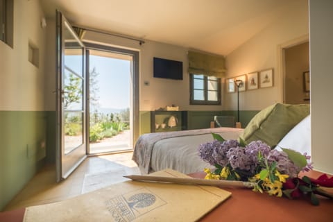 Premium bedding, down comforters, pillowtop beds, minibar