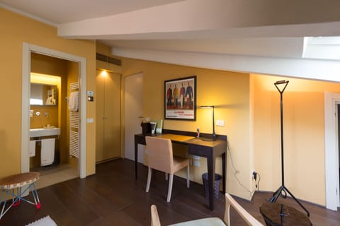 Deluxe Single Room, Tower | Premium bedding, down comforters, pillowtop beds, minibar