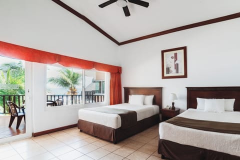 Luxury Suite, Kitchen, Beach View, 2nd Floor. | In-room safe, blackout drapes, free WiFi, bed sheets