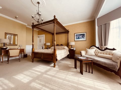 Deluxe Double Room, 1 King Bed | Minibar, in-room safe, rollaway beds, free WiFi