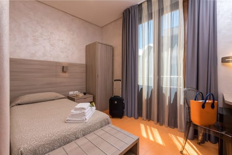 Single Room, Balcony | In-room safe, desk, free WiFi, bed sheets