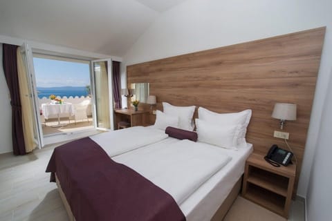 Double Room, Balcony, Sea View | Premium bedding, in-room safe, iron/ironing board, cribs/infant beds