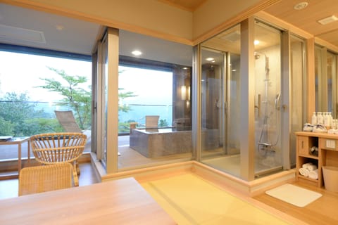 Japanese/Western Style Room HAKO/HARUKA, Broad Veranda Moutain view, Outdoor Bath | Living area | LCD TV, DVD player