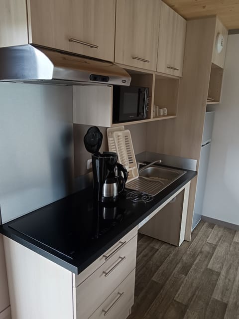 Standard Cottage, 2 Bedrooms, Mobility Accessible | Private kitchenette | Fridge, microwave, stovetop, dishwasher