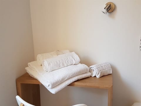 Standard Double Room, Private Bathroom (Balcon) | Miscellaneous