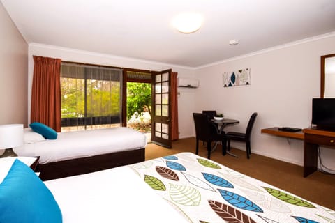 Deluxe Twin Room, Garden View | Desk, iron/ironing board, free WiFi, bed sheets