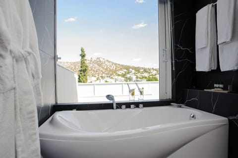 Executive Suite, Jetted Tub, Sea View | Deep soaking bathtub