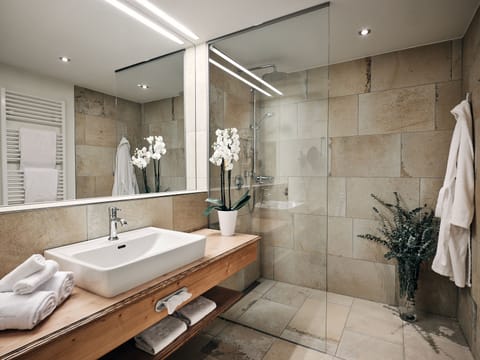 Family Room, 2 Bedrooms | Bathroom | Free toiletries, hair dryer, bathrobes, slippers