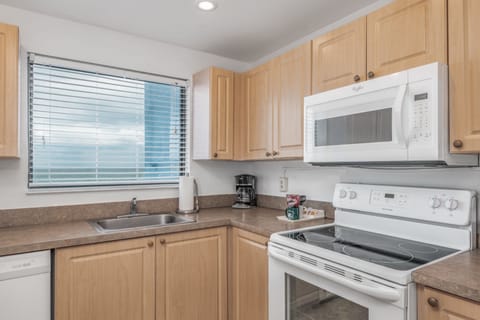 Condo, 2 Bedrooms, Balcony, Partial Ocean View | Private kitchen | Full-size fridge, microwave, oven, stovetop