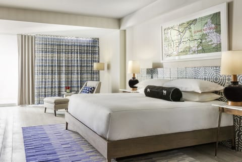 Room, 1 King Bed (View) | 1 bedroom, Frette Italian sheets, premium bedding, minibar