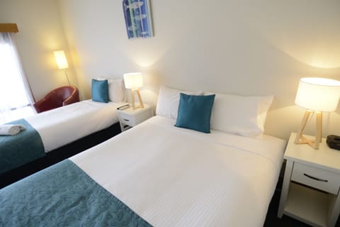 Standard Room, Non Smoking | Premium bedding, desk, iron/ironing board, free WiFi