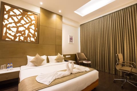 Deluxe Double Room | Premium bedding, in-room safe, desk, soundproofing