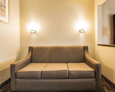 Suite, 1 King Bed, Non Smoking | Premium bedding, iron/ironing board, free WiFi, bed sheets