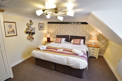 Family Room | Desk, iron/ironing board, free WiFi, bed sheets