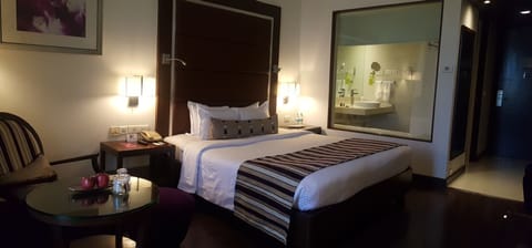 Club Room | Premium bedding, down comforters, minibar, in-room safe