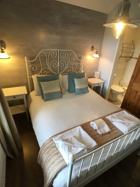 Double Room, Ensuite | Egyptian cotton sheets, individually decorated, individually furnished