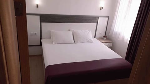 Comfort Apartment, 2 Bedrooms, Kitchenette | Desk, rollaway beds, free WiFi