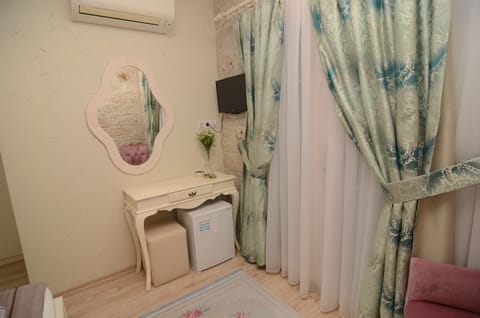 Deluxe Room | Premium bedding, minibar, in-room safe, desk