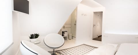 Premium Room | Bathroom | Free toiletries, hair dryer, towels