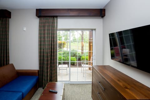 Deluxe Family Suite  - Waterpark Included | In-room safe, iron/ironing board, Internet, bed sheets