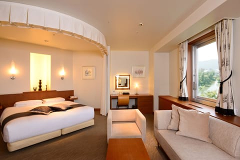 Executive Premium Double Room | Desk, blackout drapes, free WiFi