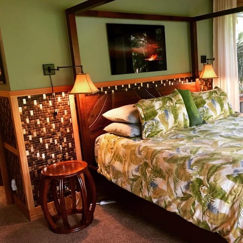 Standard Room, 1 King Bed, Non Smoking (Jade Garden) | Premium bedding, pillowtop beds, blackout drapes, free WiFi