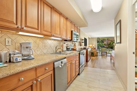 Premium Studio, Garden View | Private kitchenette | Coffee/tea maker