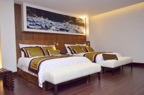 Deluxe Triple Room | Premium bedding, minibar, in-room safe, desk