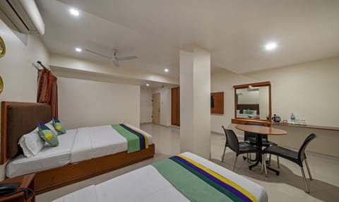 Premium Double Room | Desk, free WiFi, bed sheets