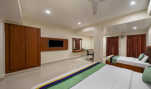 Premium Double Room | Desk, free WiFi, bed sheets