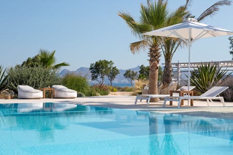 Outdoor pool, pool umbrellas, sun loungers