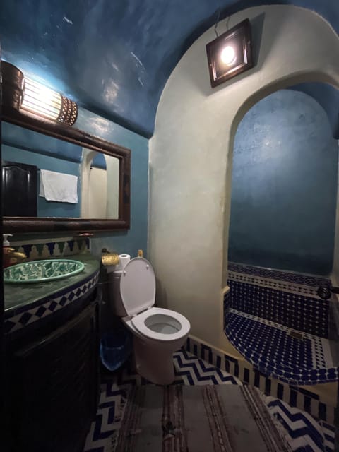 Superior Room, Balcony (Fes) | Bathroom | Shower, free toiletries, hair dryer, slippers