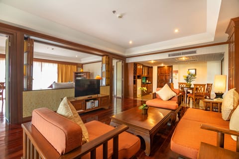 Executive Room, 2 Bedrooms, Sea View | Free minibar items, in-room safe, desk, blackout drapes