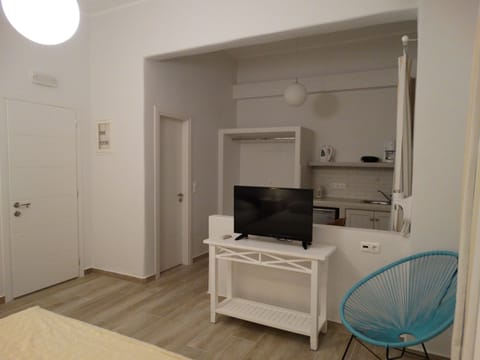 Apartment, Garden View | Iron/ironing board, free WiFi, bed sheets