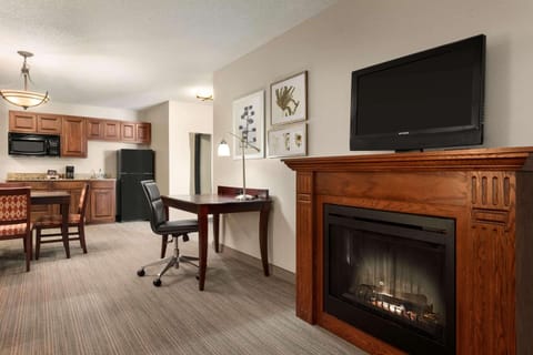 Suite, 1 King Bed, Non Smoking, Kitchen (Extended Stay) | Premium bedding, desk, blackout drapes, iron/ironing board