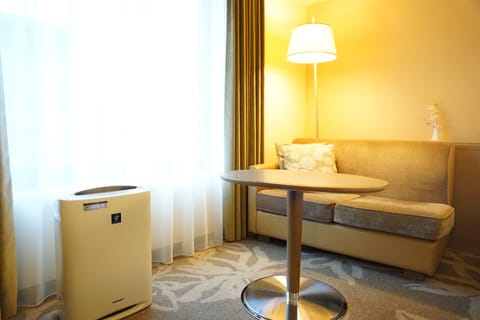 Minibar, in-room safe, desk, iron/ironing board