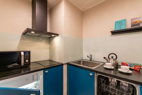 Standard Apartment, 1 Bedroom, Non Smoking | Private kitchen