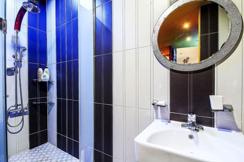 Room (Event) | Bathroom | Deep soaking tub, rainfall showerhead, free toiletries, hair dryer