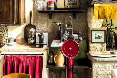 Espresso maker, coffee/tea maker, electric kettle