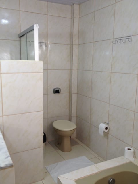 Family Quadruple Room | Bathroom | Shower, free toiletries, hair dryer, bidet