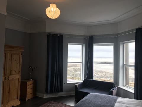 Iron/ironing board, rollaway beds, free WiFi